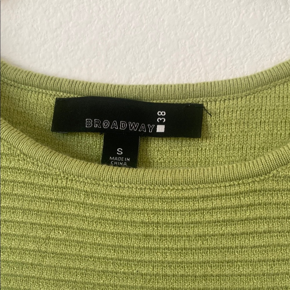 Green Ribbed Women's Top - Picture 2 of 3